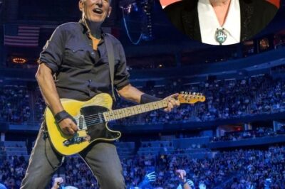 Bruce Springsteen took the stage with nothing but his guitar delivering Bob Dylan’s “The Times They Are A-Changin’