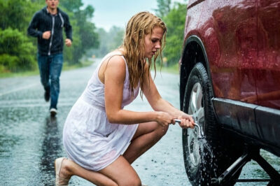 He helped a woman without knowing that she was the judge who held his destiny in her hands… That morning he didn’t know that by stopping to help a stranger he was about to change his destiny forever.